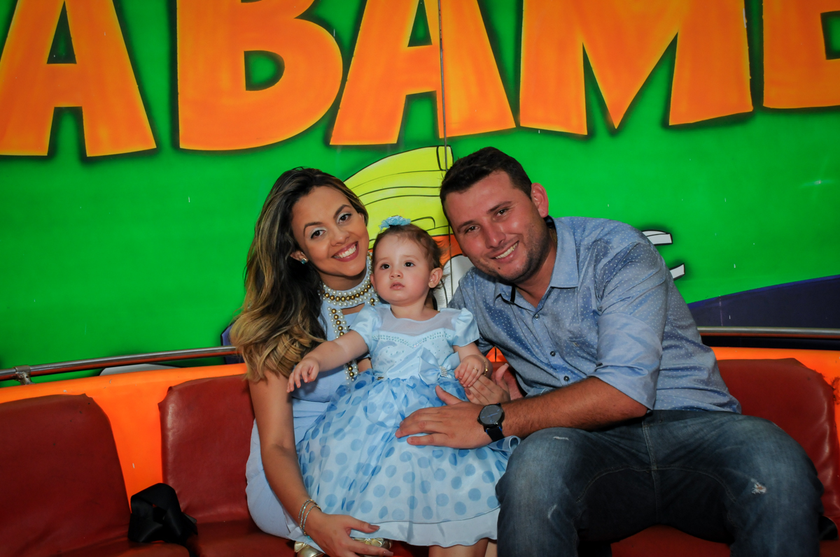 hora de curtir o brinquedo labamba no Buffet Fábrica da Alegria, Morumbi, SP, festa intantil, tema da mesa minie azul, Valentina 1 aninho