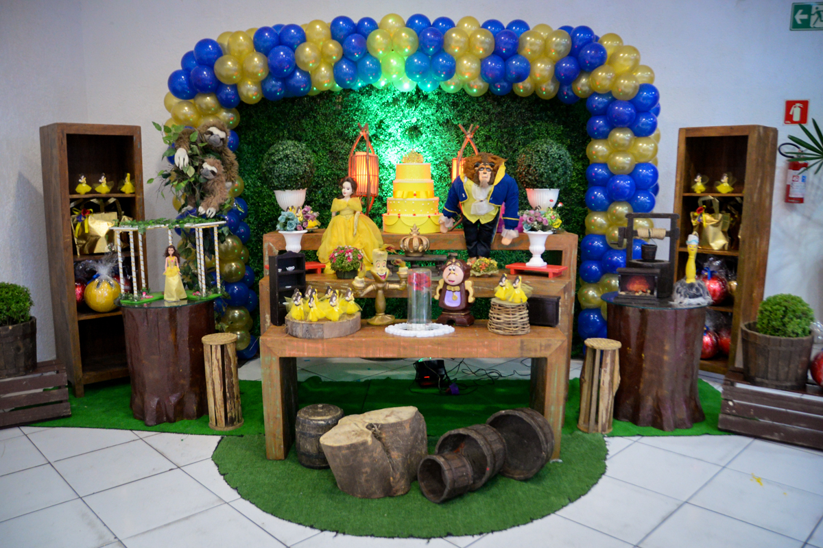 mesa temática no Buffet Fábrica da Alegria, Morumbi,SP, festa infantil aniversário de Beatriz 9 anos, tema da festa A Bela e a Fera