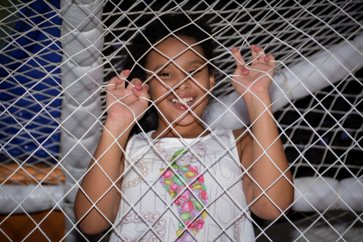 brincadeiras divertidas no brinquedao do Buffet Fábrica da Alegria, Morumbi,SP, festa infantil aniversário de Beatriz 9 anos, tema da festa A Bela e a Fera