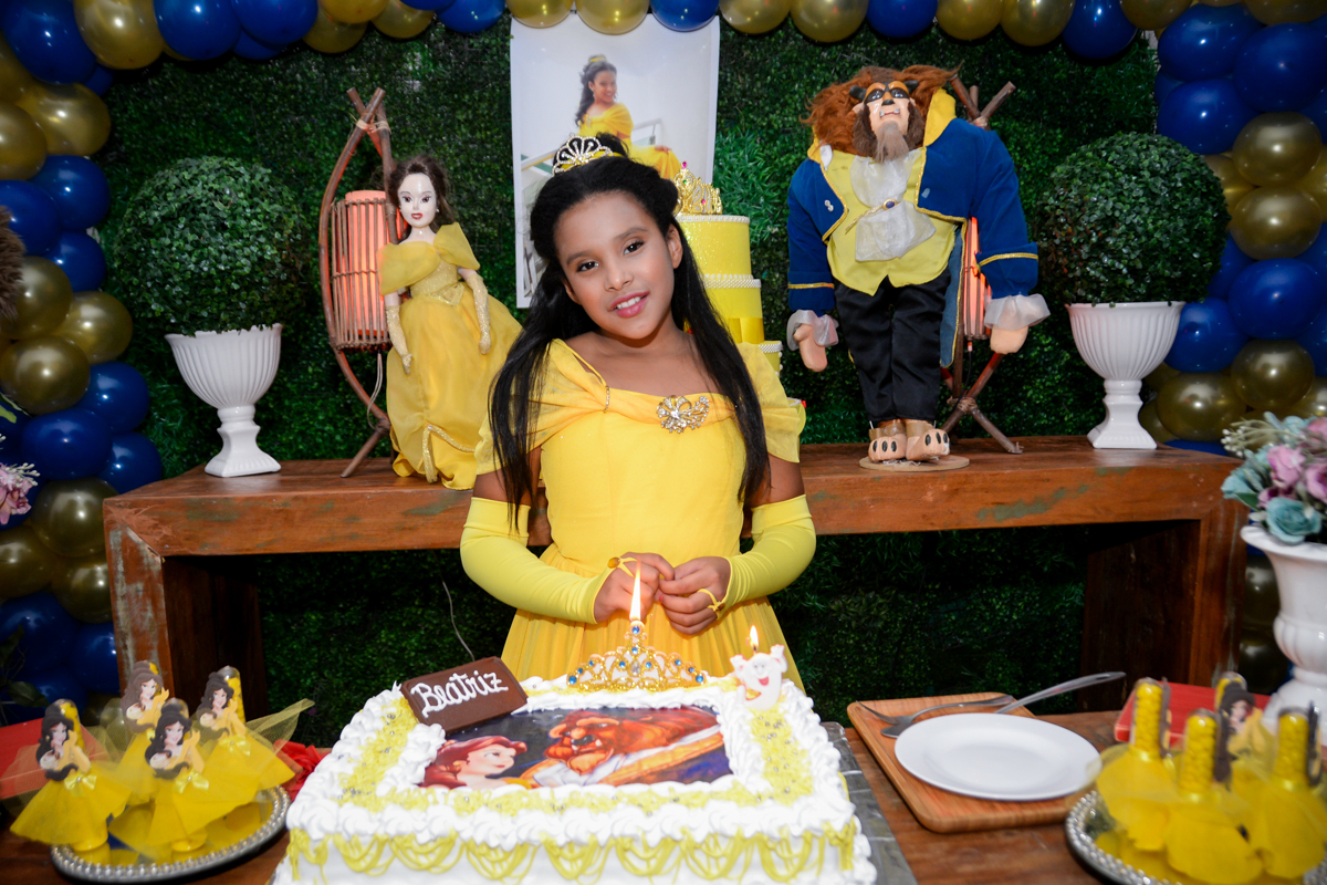 hora de cantar parabéns para você no Buffet Fábrica da Alegria, Morumbi,SP, festa infantil aniversário de Beatriz 9 anos, tema da festa A Bela e a Fera