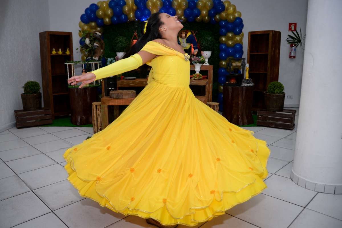 Nossa princesa bela continua a dançar no Buffet Fábrica da Alegria, Morumbi,SP, festa infantil aniversário de Beatriz 9 anos, tema da festa A Bela e a Fera