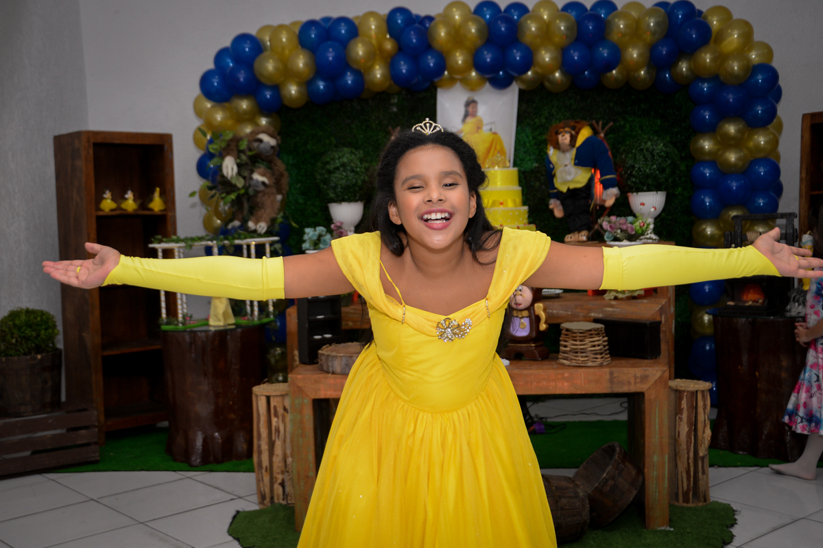 Final da festa da princesa bela no Buffet Fábrica da Alegria, Morumbi,SP, festa infantil aniversário de Beatriz 9 anos, tema da festa A Bela e a Fera