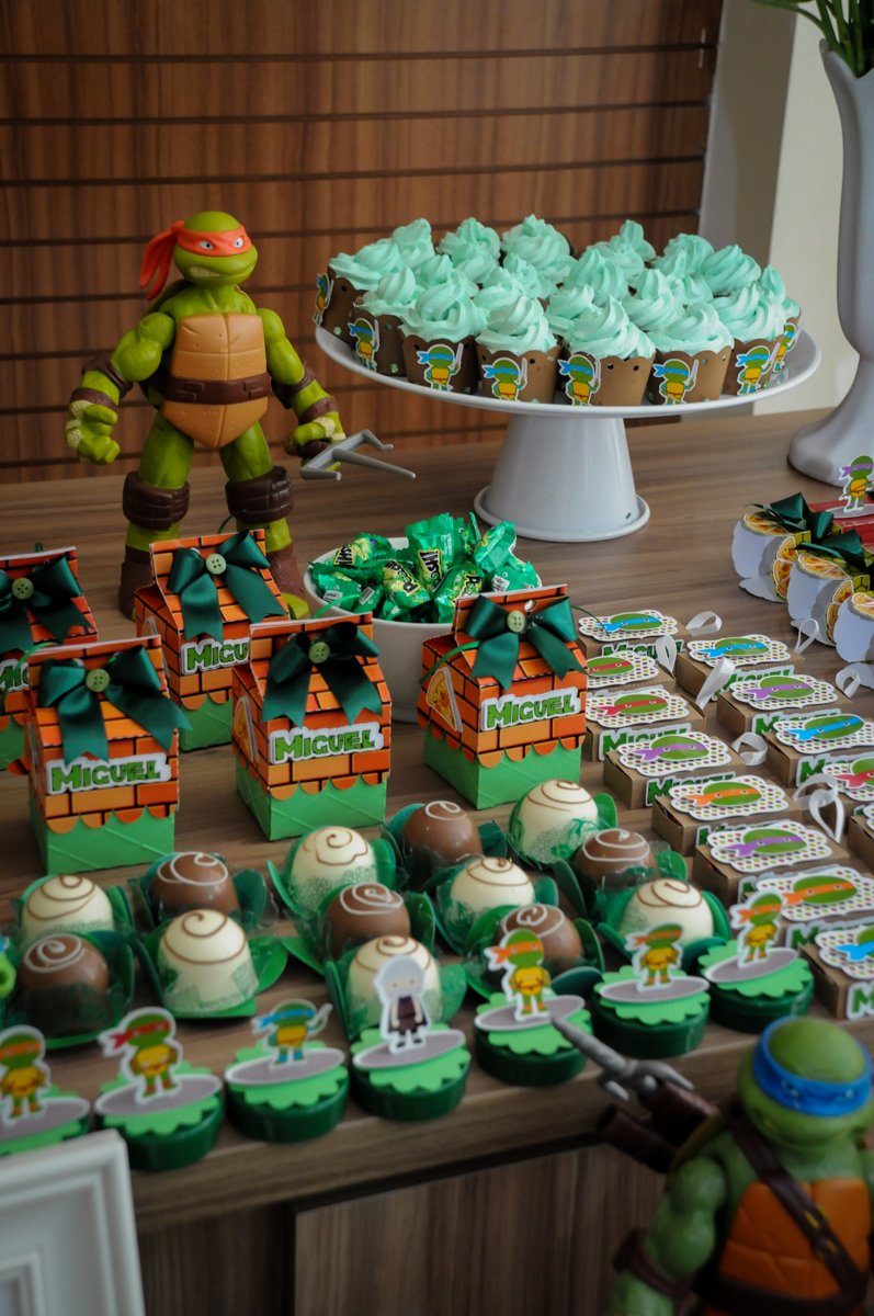 docinhos decorados no Condomínio Vila Leopoldina, festa infantil, tema Tartaruga Ninja, Miguel 5 anos