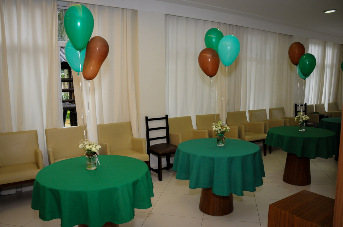 mesas decoradas com bexigas no Condomínio Vila Leopoldina, festa infantil, tema Tartaruga Ninja, Miguel 5 anos