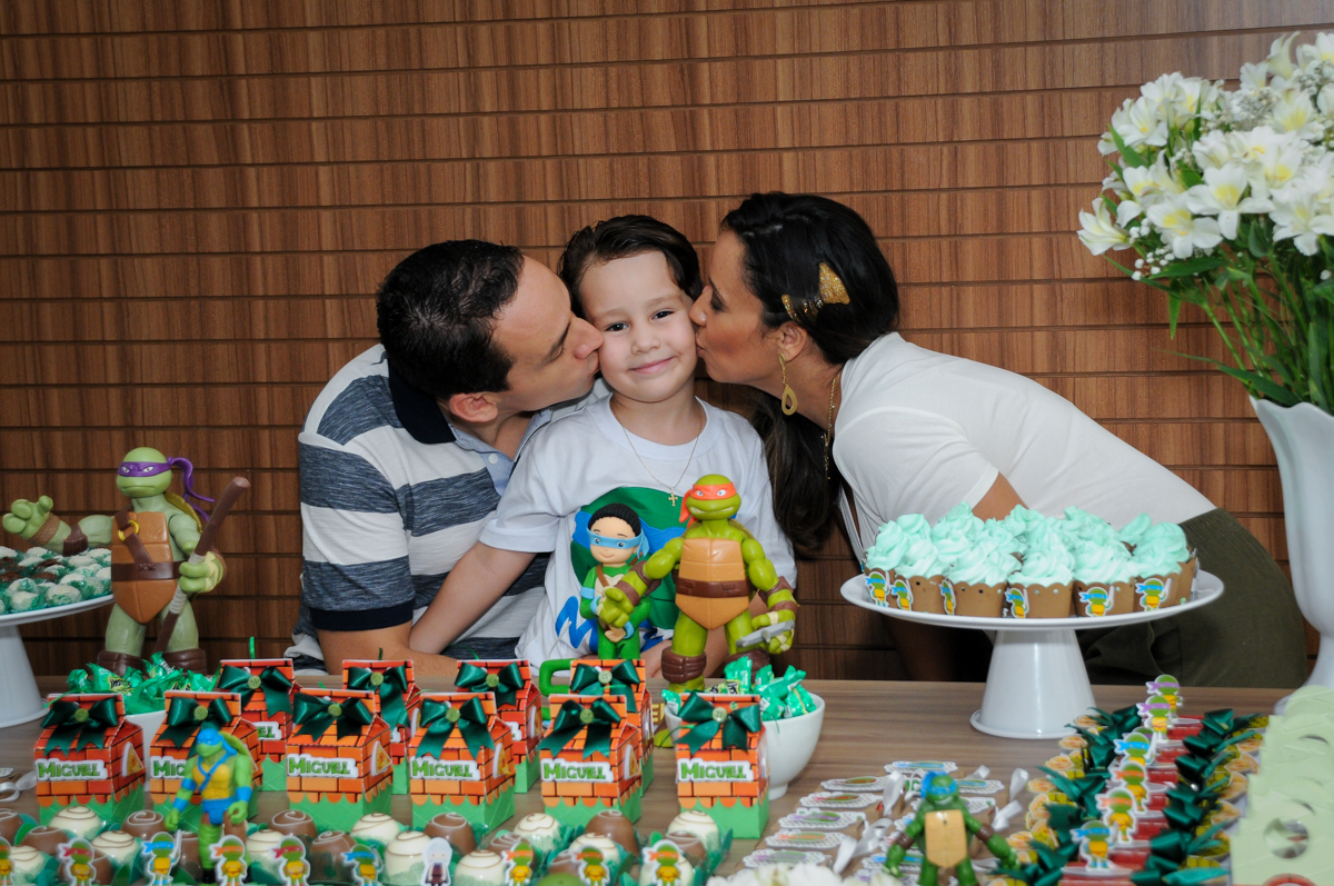 beijinho sanduiche no Condomínio Vila Leopoldina, festa infantil, tema Tartaruga Ninja, Miguel 5 anos
