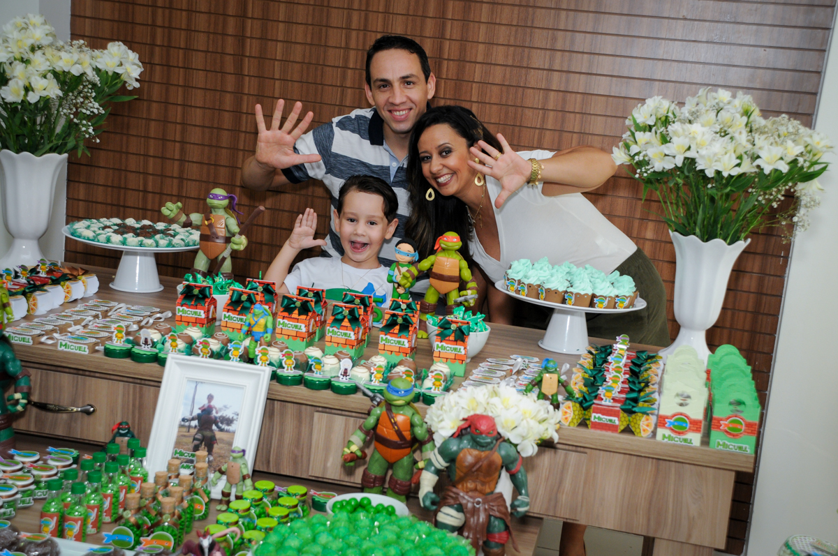 muita bagunça da família no Condomínio Vila Leopoldina, festa infantil, tema Tartaruga Ninja, Miguel 5 anos