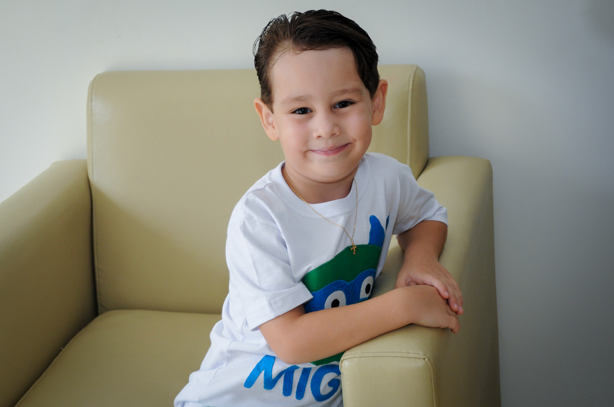 esperando os amiguinhos chegarem para sua festa no Condomínio Vila Leopoldina, festa infantil, tema Tartaruga Ninja, Miguel 5 anos