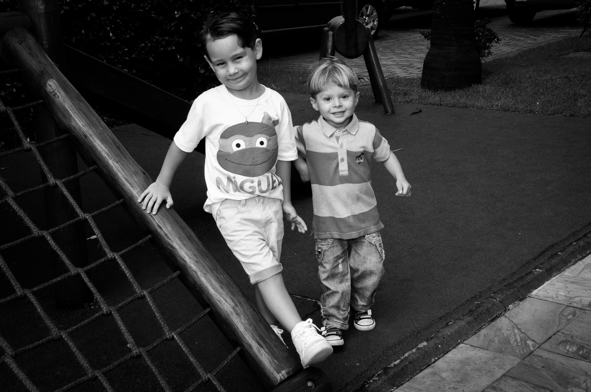 brincadeiras animadas no play ground no Condomínio Vila Leopoldina, festa infantil, tema Tartaruga Ninja, Miguel 5 anos