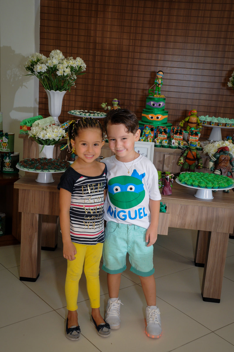 chegou a namoradinha do aniversariante no Condomínio Vila Leopoldina, festa infantil, tema Tartaruga Ninja, Miguel 5 anos