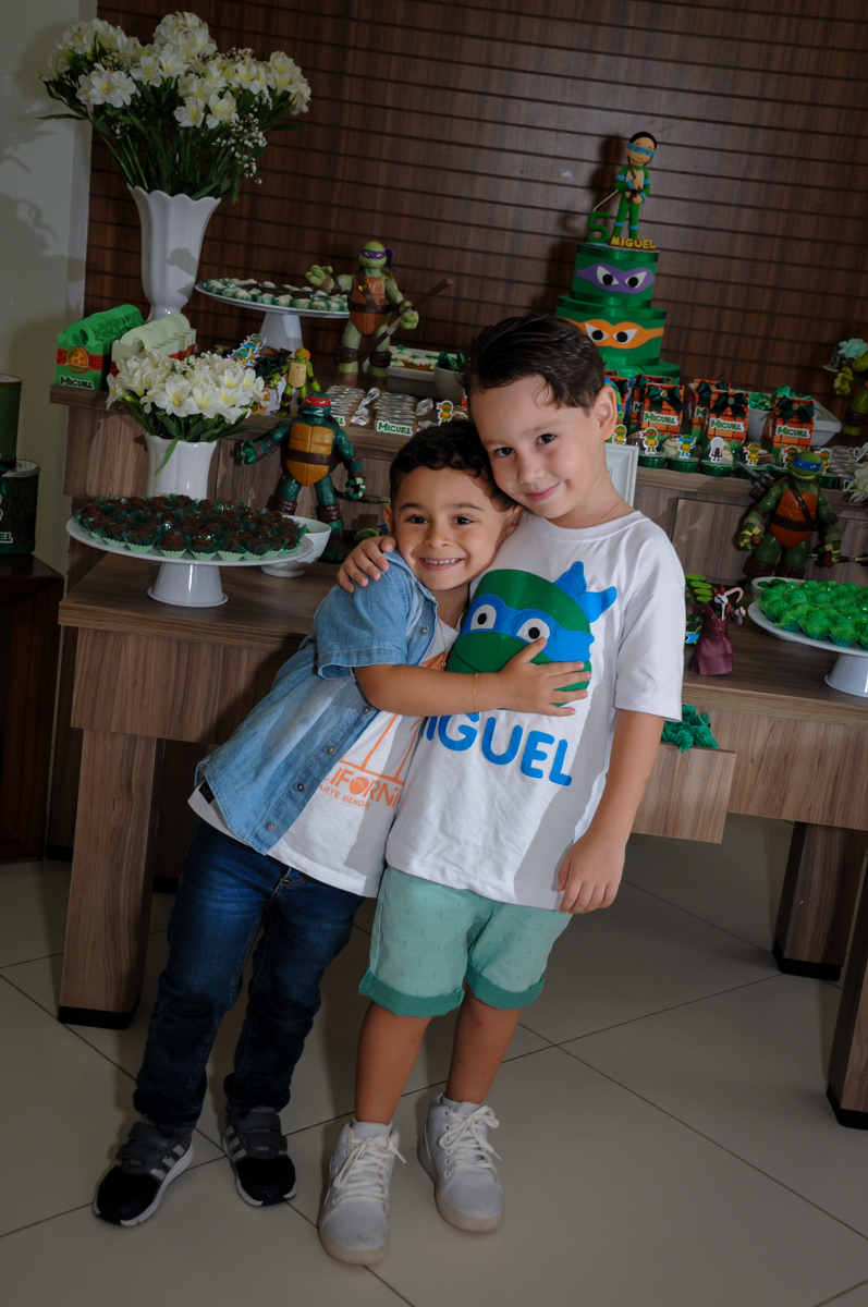 abraço gostoso no Condomínio Vila Leopoldina, festa infantil, tema Tartaruga Ninja, Miguel 5 anos