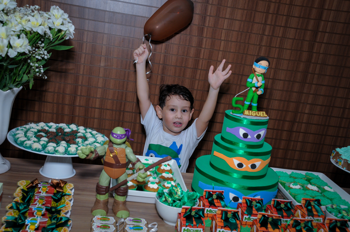 mais foto na mesa decorada no Condomínio Vila Leopoldina, festa infantil, tema Tartaruga Ninja, Miguel 5 anos