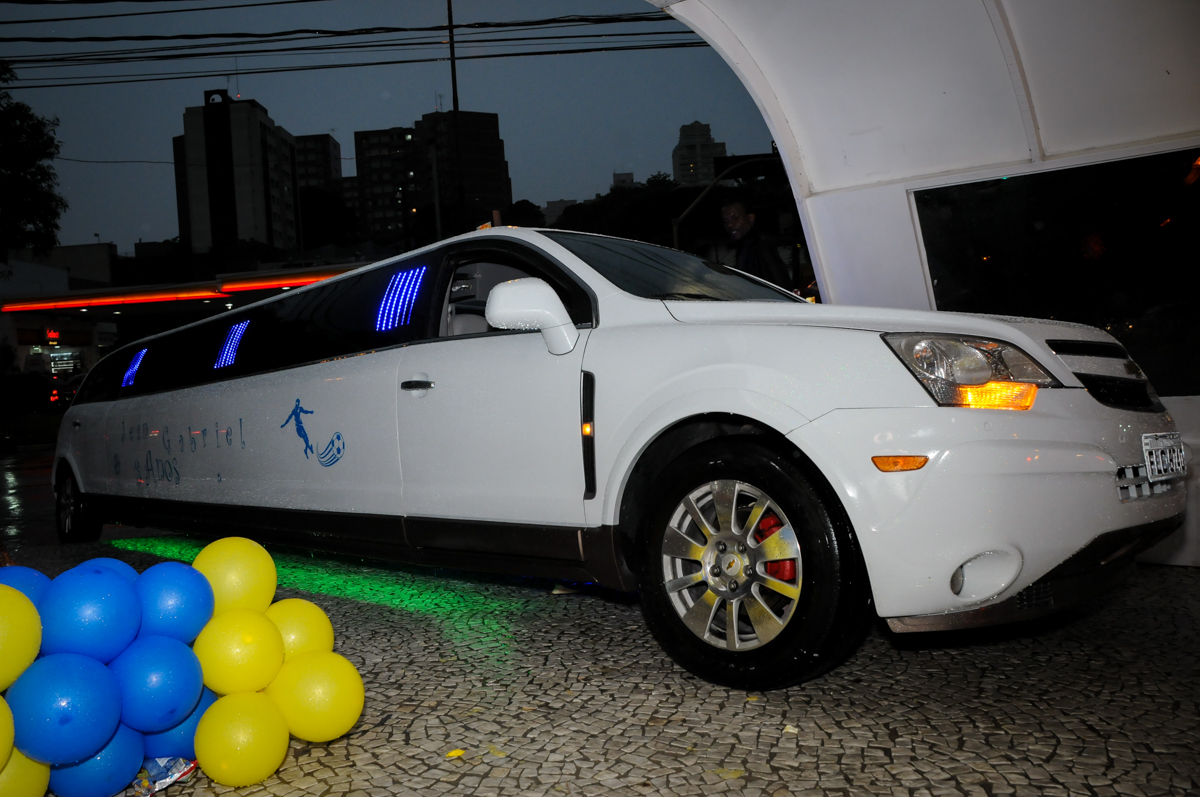chegada da família na limosine no Buffet Fantastic World, Morumbi São Paulo, Festa Infantil, aniversário de Jean Gabriel 8 anos, tema da festa Poke Mon
