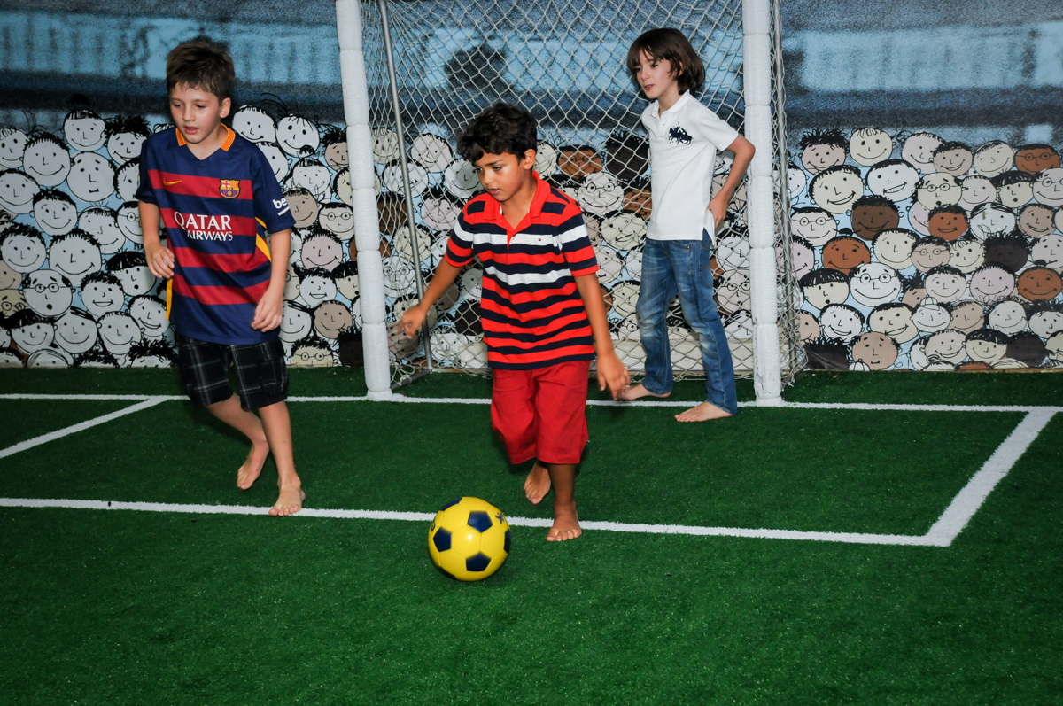 jogo de futebol animado no Buffet Fantastic World, Morumbi São Paulo, Festa Infantil, aniversário de Jean Gabriel 8 anos, tema da festa Poke Mon