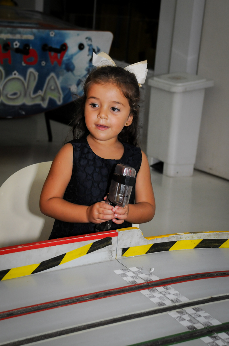 o carrinho de corridas muito legal no Buffet Fantastic World, Morumbi São Paulo, Festa Infantil, aniversário de Jean Gabriel 8 anos, tema da festa Poke Mon