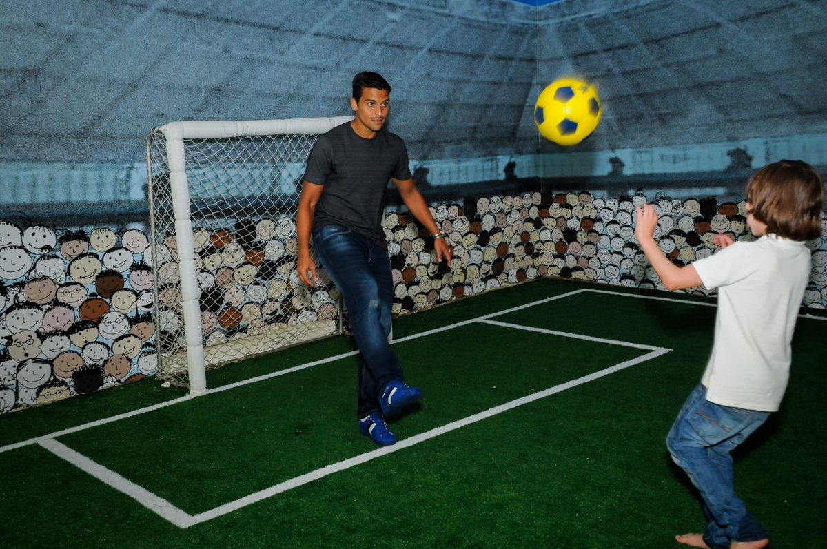 Jean do Palmeiras também participa do jogo no Buffet Fantastic World, Morumbi São Paulo, Festa Infantil, aniversário de Jean Gabriel 8 anos, tema da festa Poke Mon