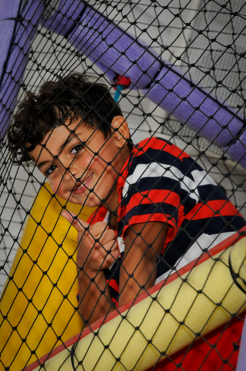 brincando no pula pula no Buffet Fantastic World, Morumbi São Paulo, Festa Infantil, aniversário de Jean Gabriel 8 anos, tema da festa Poke Mon