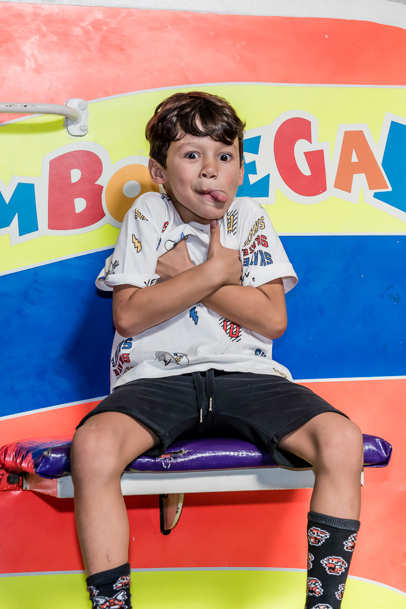 tem até careta para cair do brinquedo tombo legal