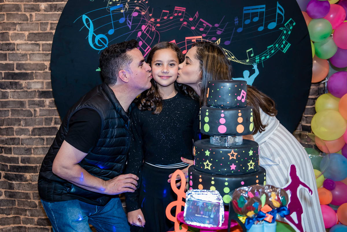 beijinho sanduiche na aniversariante
