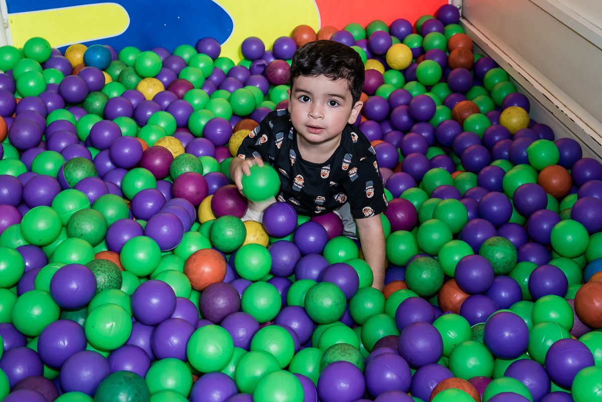 diversão garantida na piscina de bolinhas