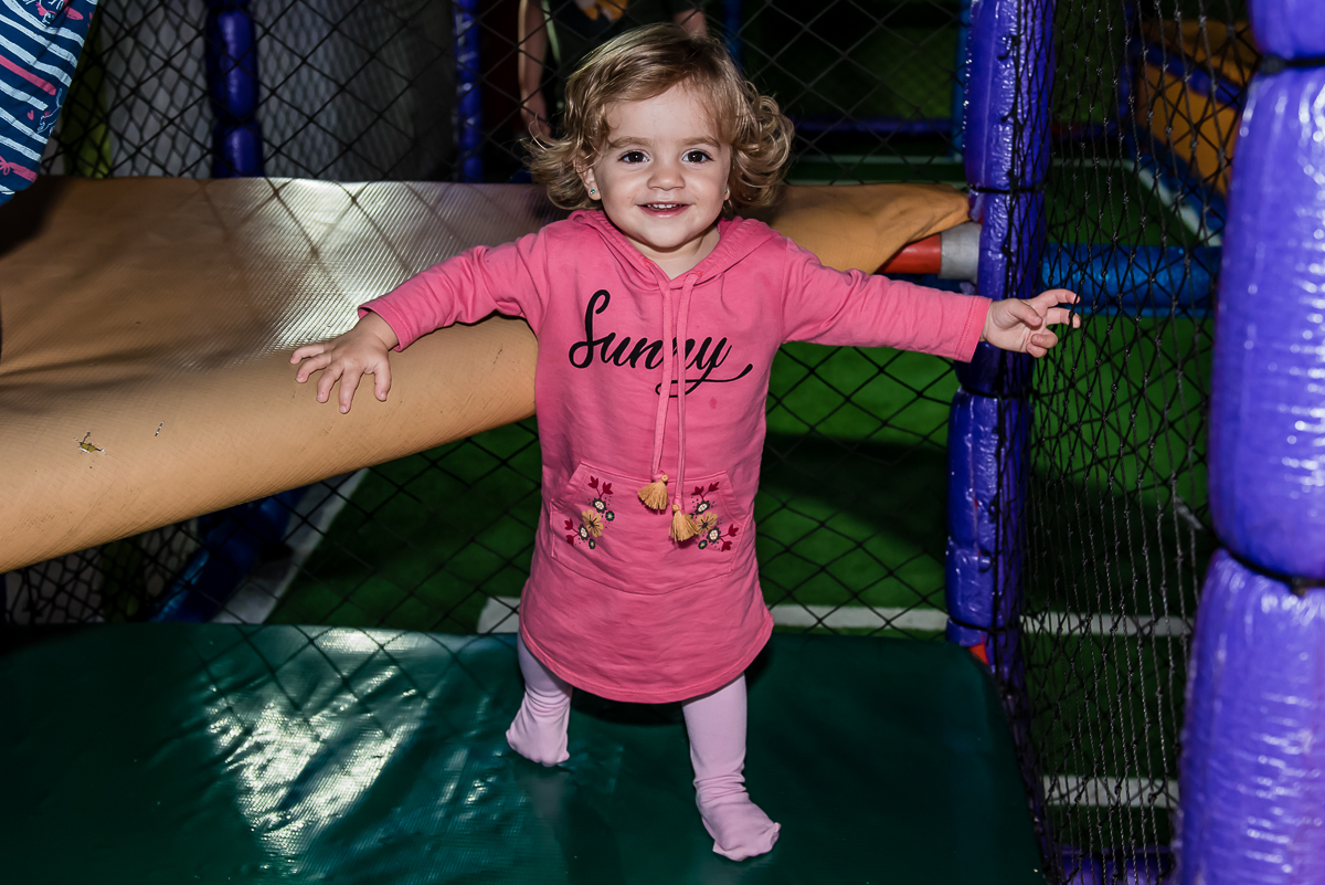 a pequena convidada para para uma foto