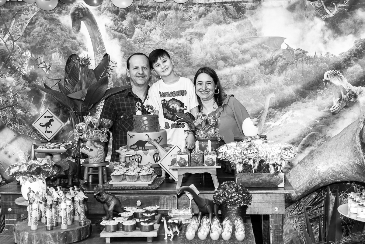 foto da família na mesa temática