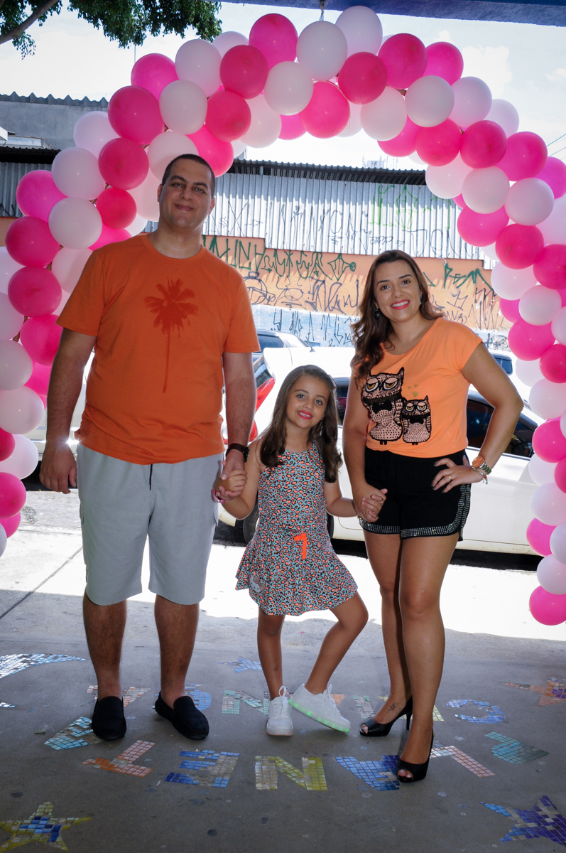 entrada da família no Buffet Infantil Planeta 2, Butantã, SP, festa infantil, tema Hello Kitty, Maria Eduarda 6 anos