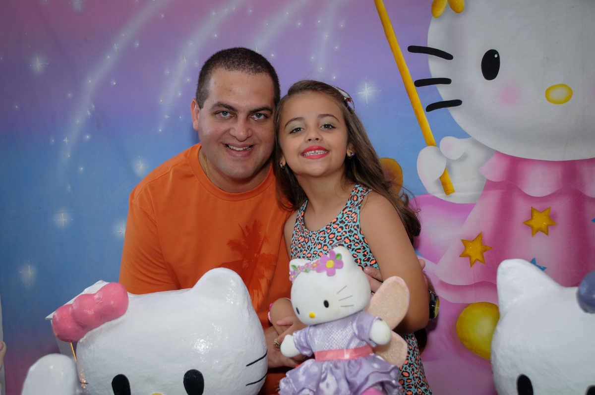 fotografia pai e filha no Buffet Infantil Planeta 2, Butantã, SP, festa infantil, tema Hello Kitty, Maria Eduarda 6 anos