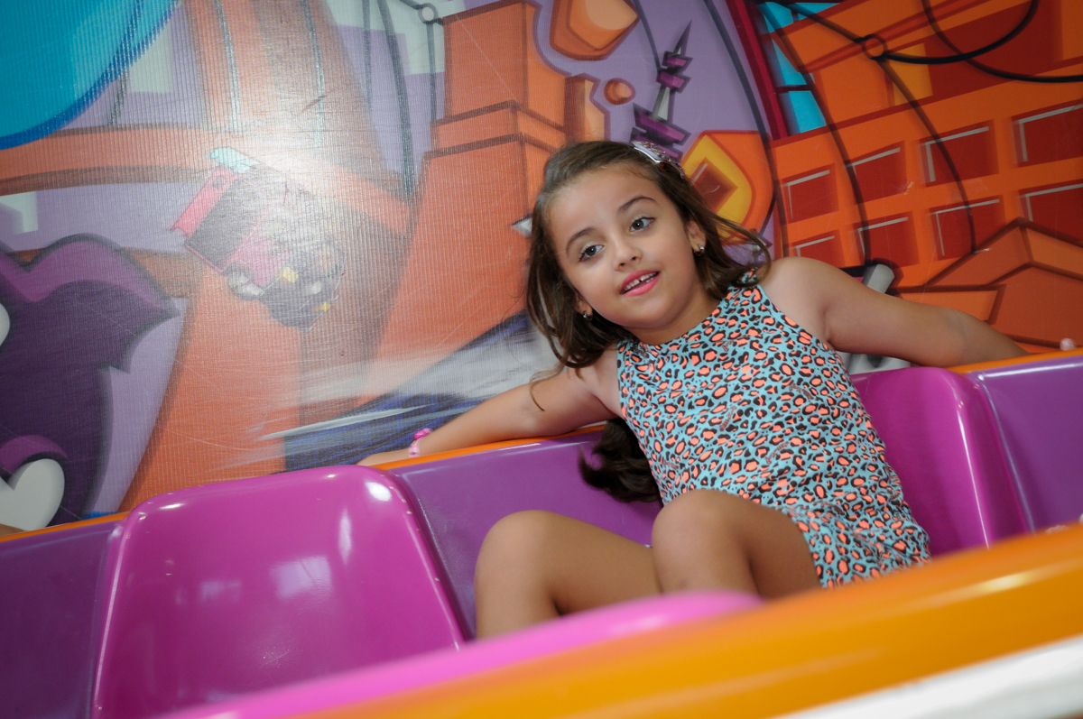 Todos agora brincam no labamba no Buffet Infantil Planeta 2, Butantã, SP, festa infantil, tema Hello Kitty, Maria Eduarda 6 anos