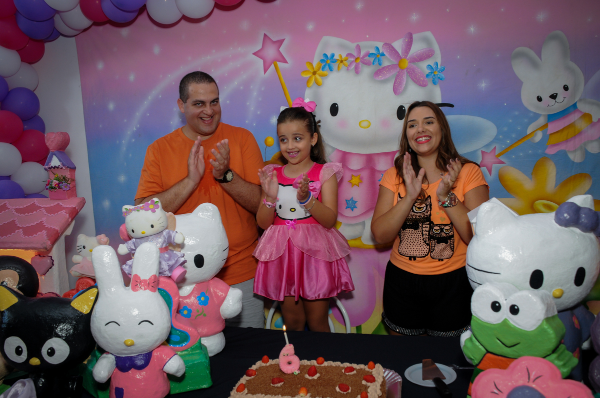 Hora de cantar o parabéns no Buffet Infantil Planeta 2, Butantã, SP, festa infantil, tema Hello Kitty, Maria Eduarda 6 anos