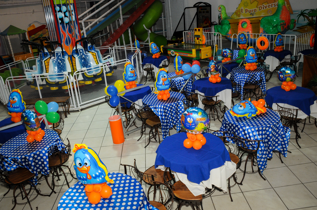 decoração com bexigas no Buffet Fábrica da Alegria, Osasco, São Paulo festa infantil, tema da festa galina pintadinha Victor 1 aninho