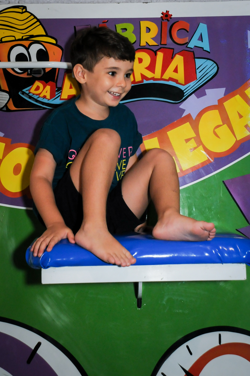 O tombo legal é muito procurado pelas crianças no Buffet Fábrica da Alegria, Osasco, São Paulo festa infantil, tema da festa galina pintadinha Victor 1 aninho