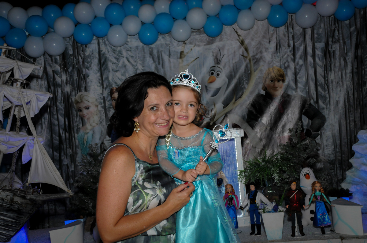 fotografia de mãe e filha no Buffet Planeta Prime, Alphaville, SP, festa intantil, tema frozen, Gabriela 3 aninhos