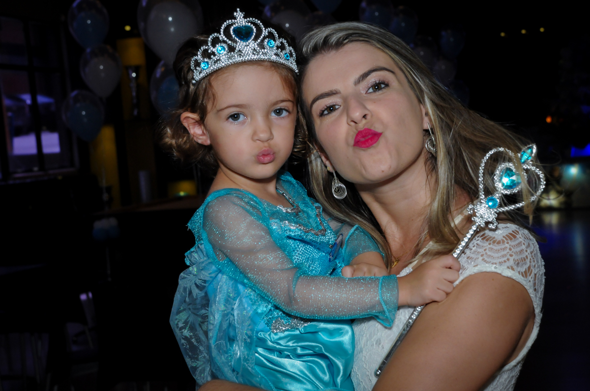 beijinho de biquinho no Buffet Planeta Prime, Alphaville, SP, festa intantil, tema frozen, Gabriela 3 aninhos