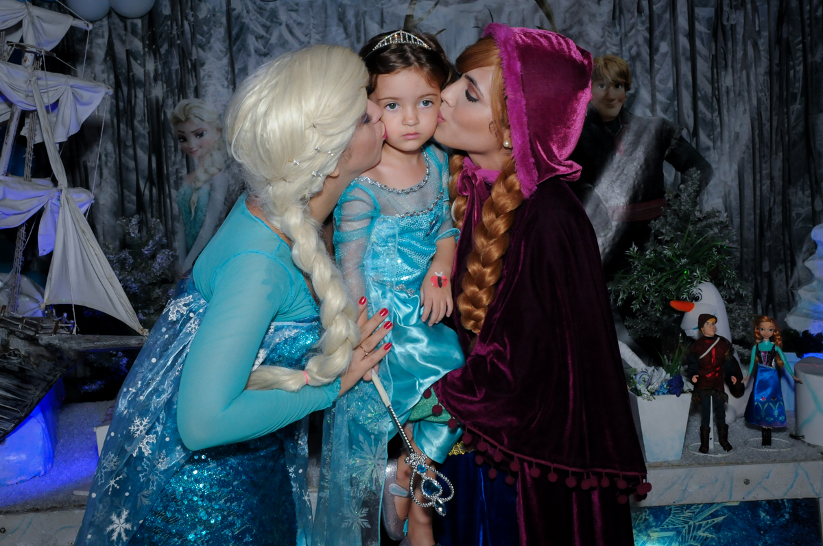 final de festa no Buffet Planeta Prime, Alphaville, SP, festa intantil, tema frozen, Gabriela 3 aninhos