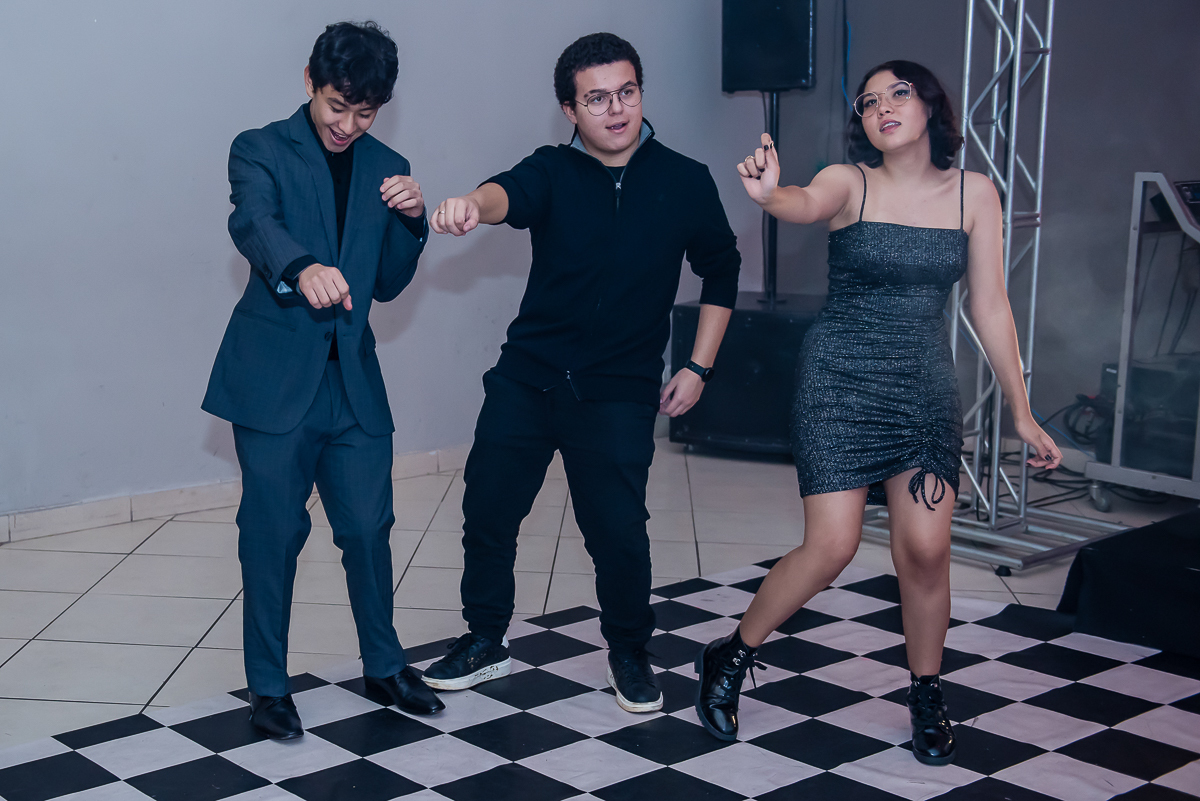 balada animada com todos os amigos