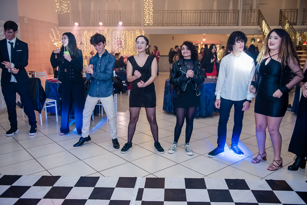 ninguém fica de fora da pista de dança