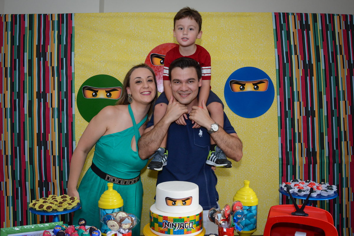 fotografia da família no Festa infantil,fotografia infantil,aniversário de Matheus 4 anos, tema da festa ninjago, condomínio, Morumbi, SP