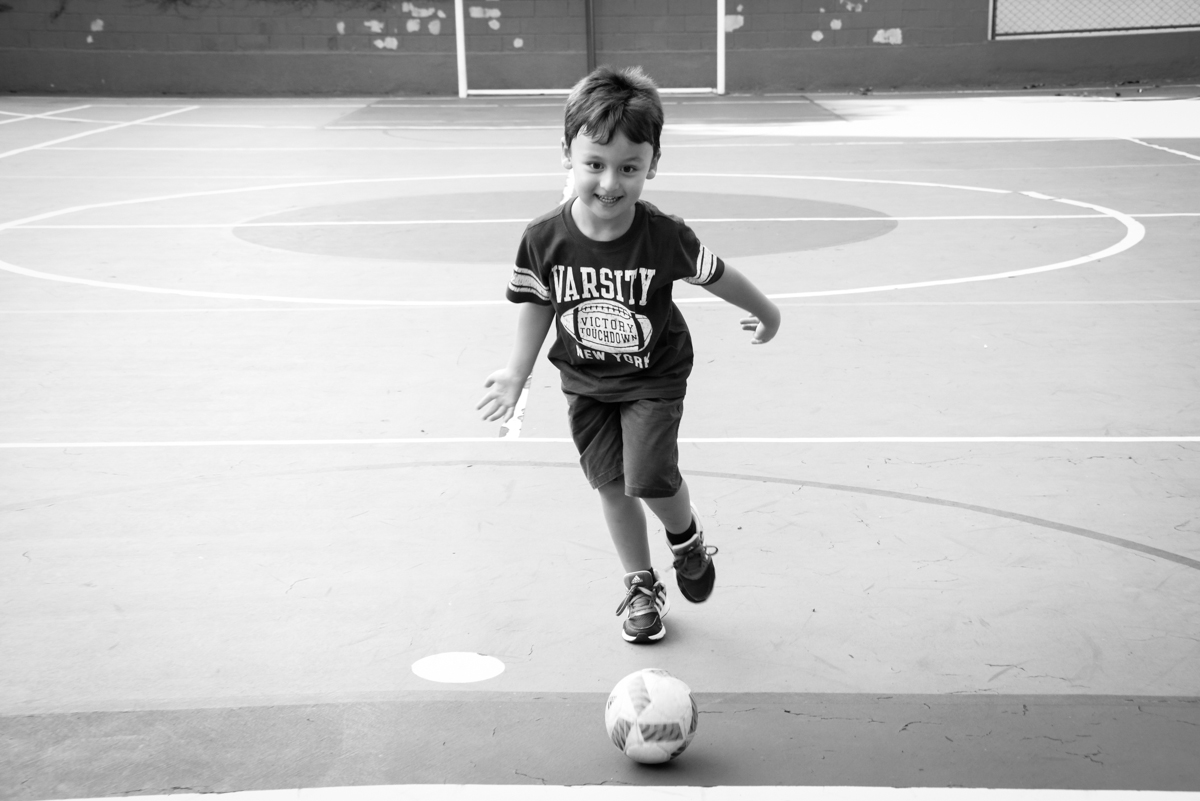 jogo de futebol animado no Festa infantil,fotografia infantil,aniversário de Matheus 4 anos, tema da festa ninjago, condomínio, Morumbi, SP
