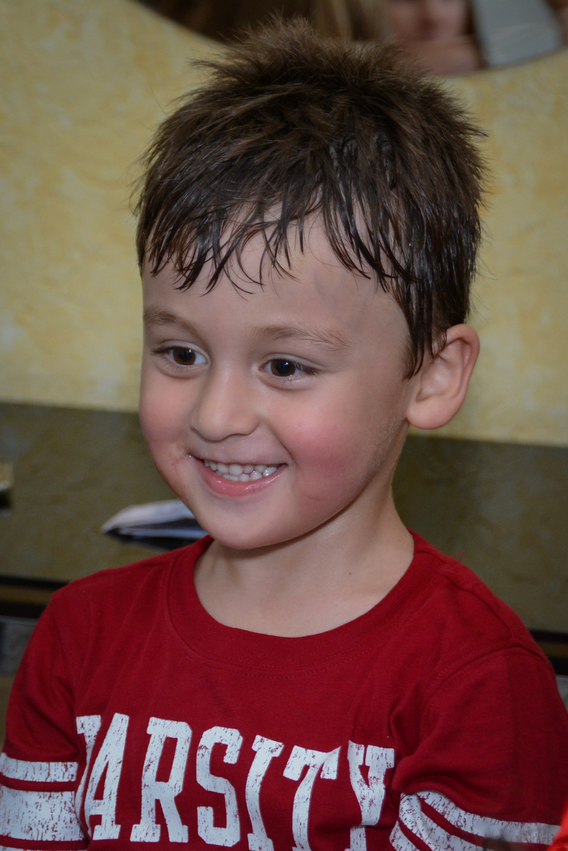 hora de fazer pintura no Festa infantil,fotografia infantil,aniversário de Matheus 4 anos, tema da festa ninjago, condomínio, Morumbi, SP