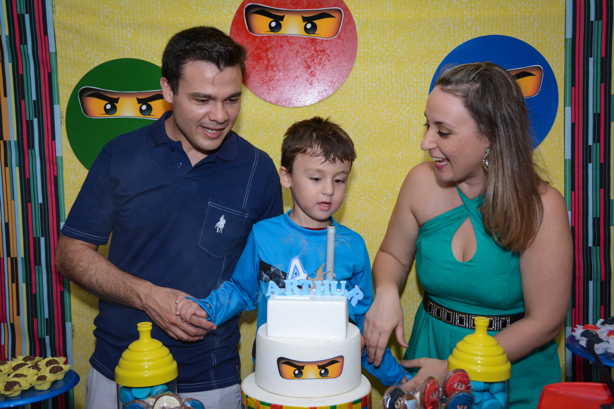 final de festa na Festa infantil,fotografia infantil,aniversário de Matheus 4 anos, tema da festa ninjago, condomínio, Morumbi, SP