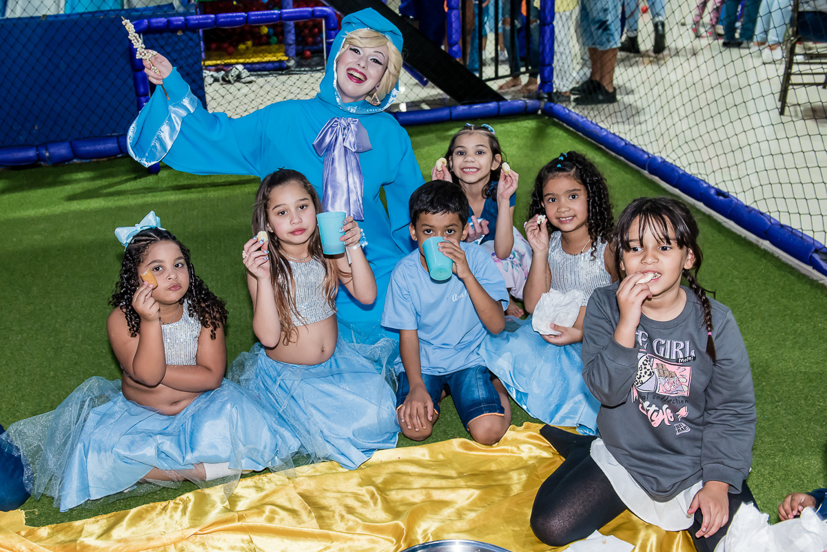 hora da criançada degustar o lanchinho