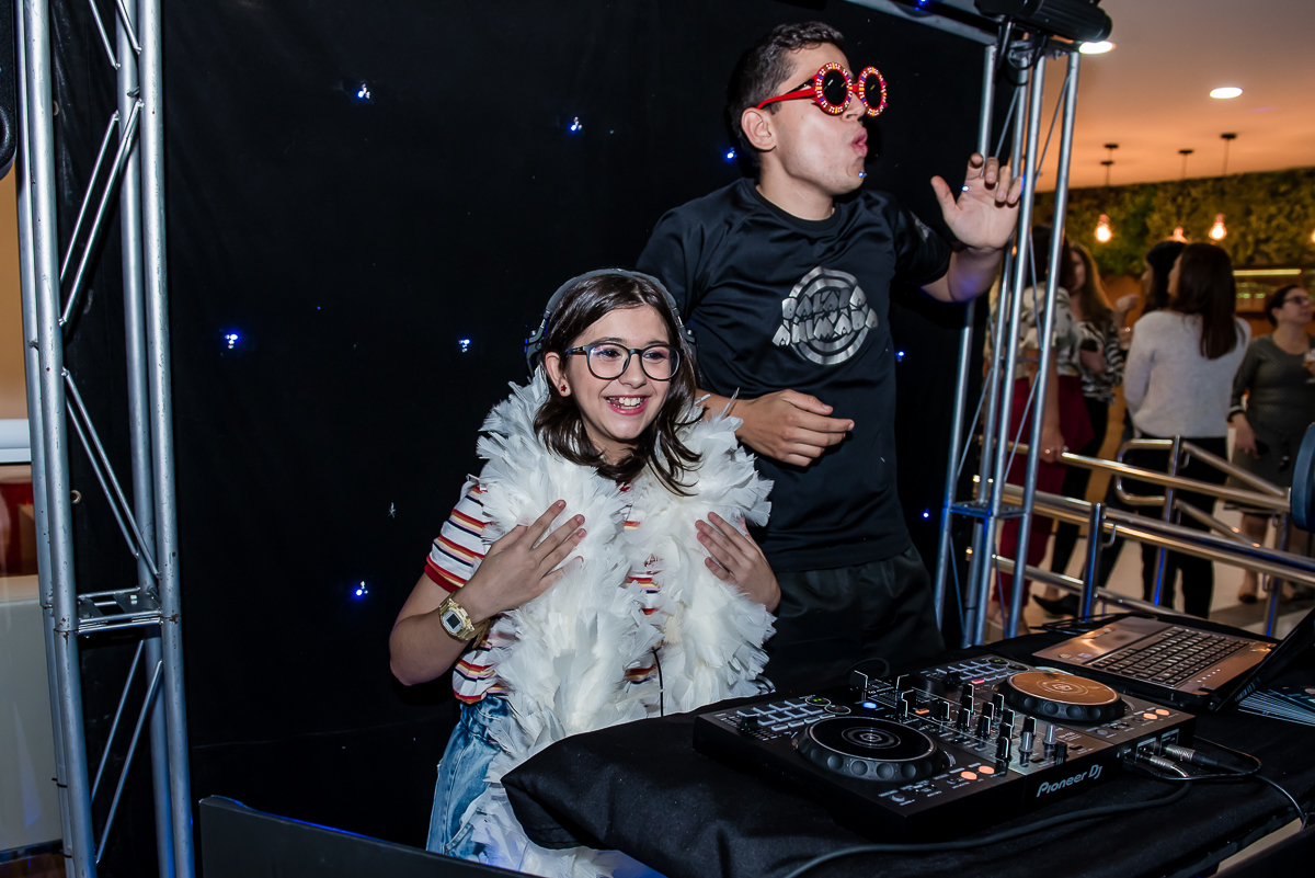 balada animada proporcionada pela DJ maria fernanda