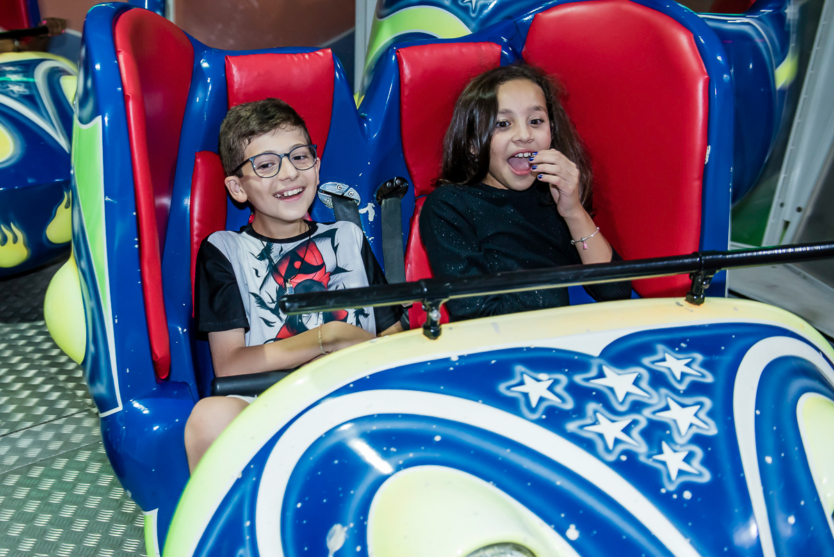 o brinquedo jornada nas estrelas faz muito sucesso entre os convidados