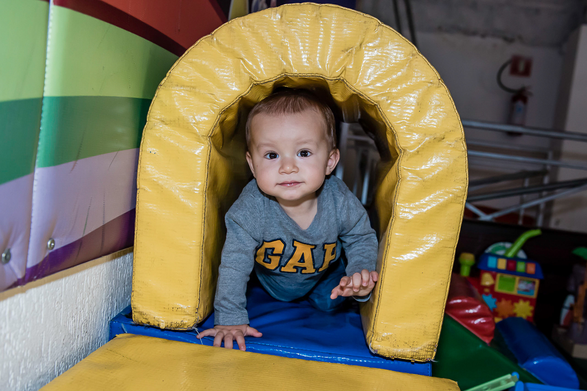 o bebe também brinca muito na área baby