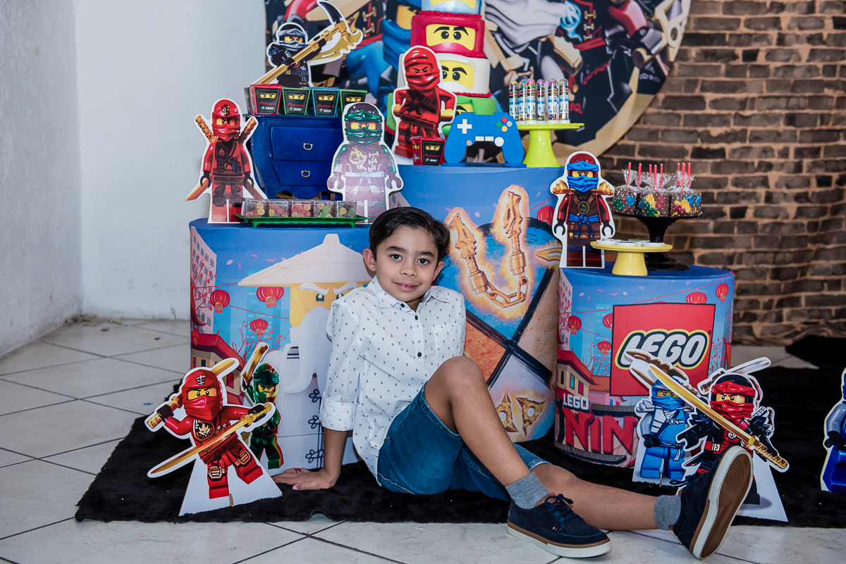 o irmão fazendo as suas fotos para o álbum