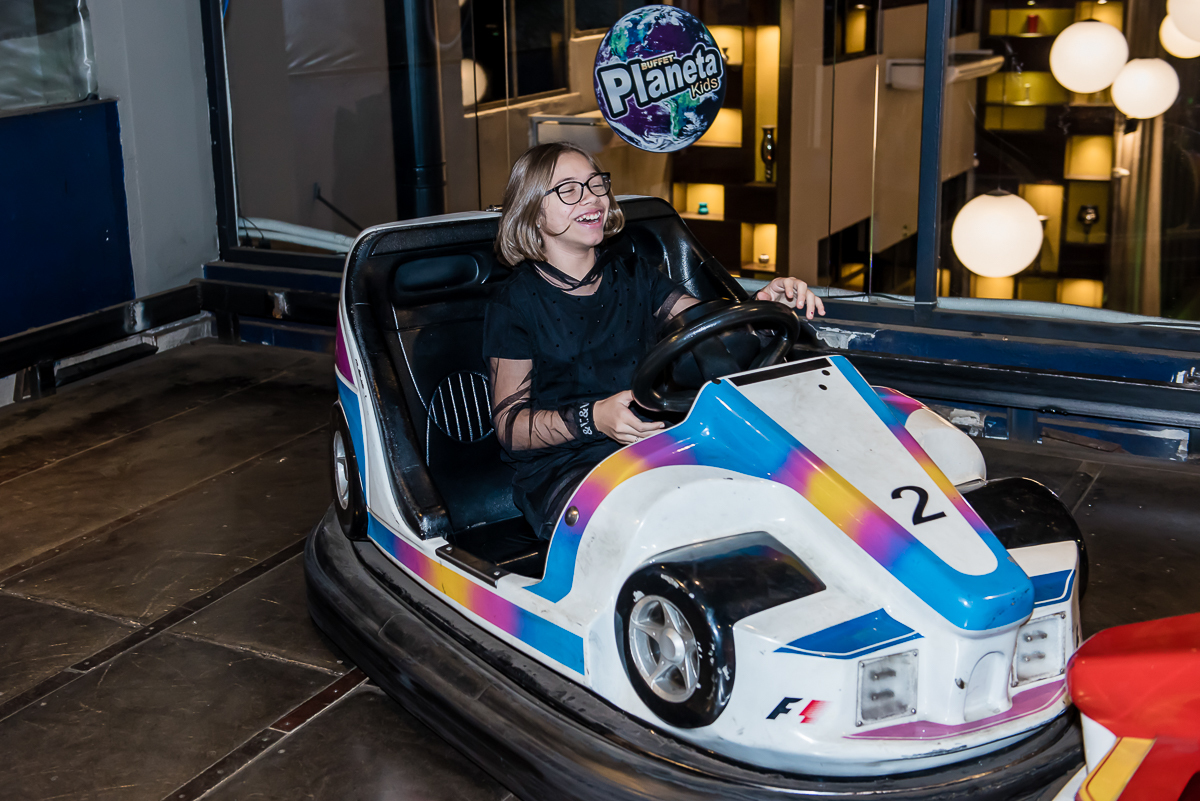 sophia brinca muito no carrinho bate bate