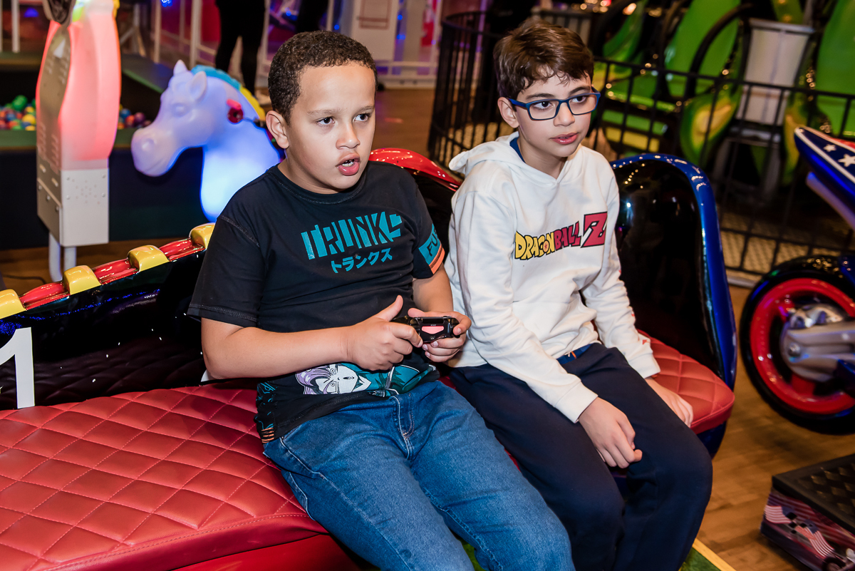 as crianças também se diverte nos jogos de game