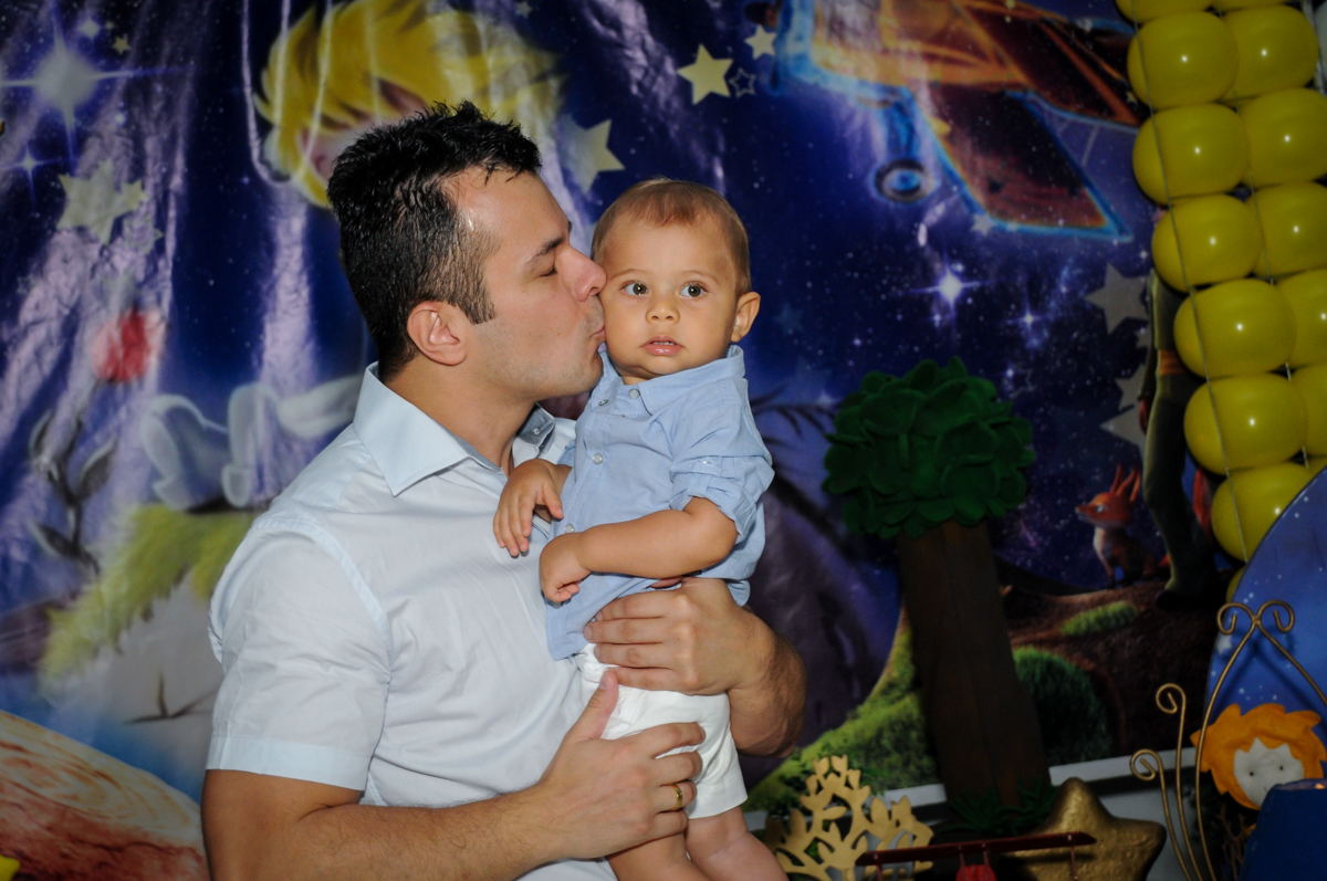 pai e filho no Buffet Comics, festa infantil, aniversário de Matheus 1 ano, tema da festa O pequeno príncipe