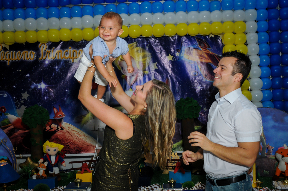 aniversarianate brinca com a mamãe no Buffet Comics, festa infantil, aniversário de Matheus 1 ano, tema da festa O pequeno príncipe