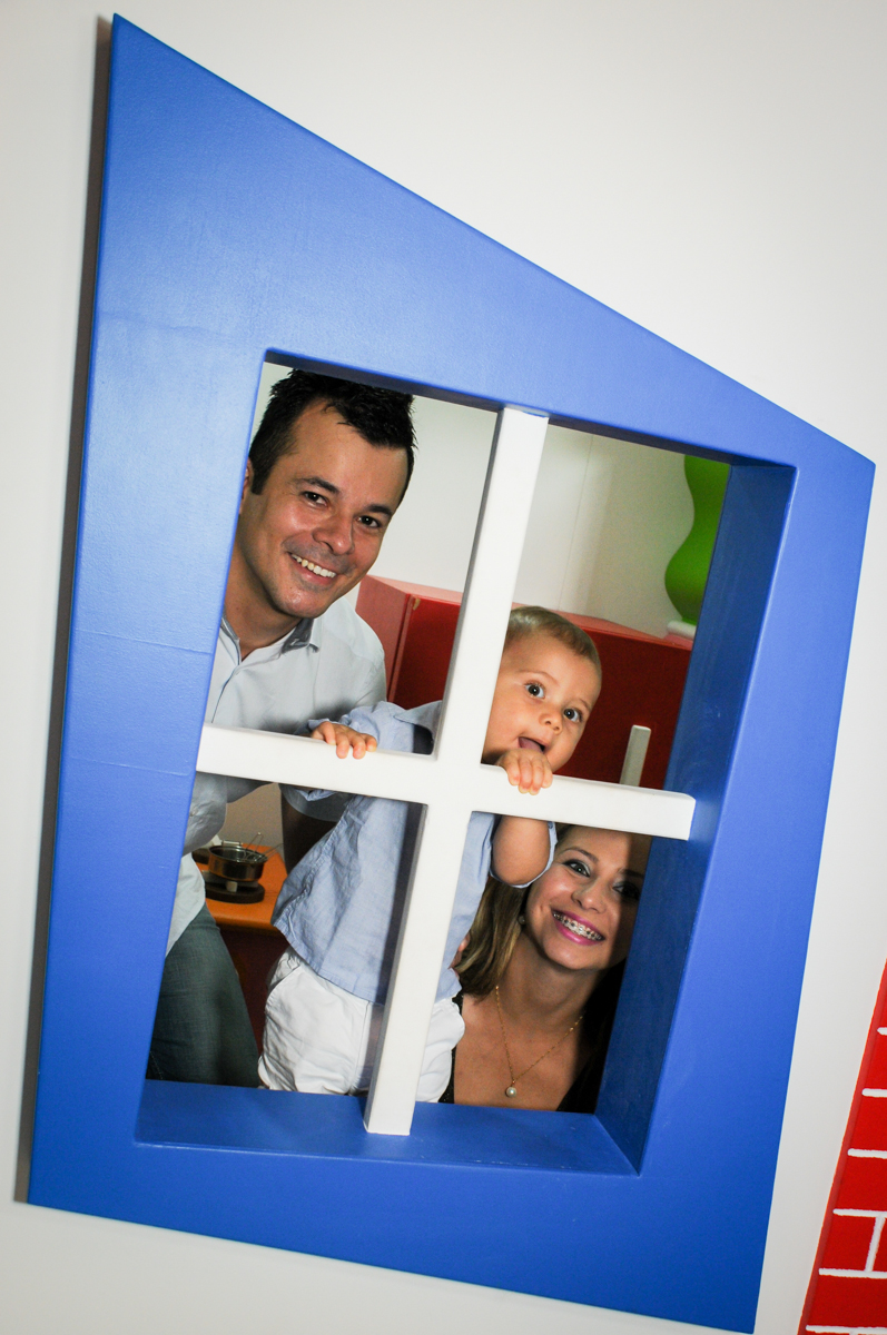 A família curte a área baby no Buffet Comics, festa infantil, aniversário de Matheus 1 ano, tema da festa O pequeno príncipe